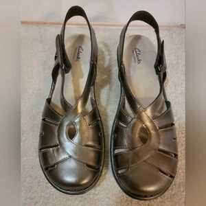Clarks Sandals Elegant Metallic Finish Size 11N One Call Out On Heel Shown In Pi